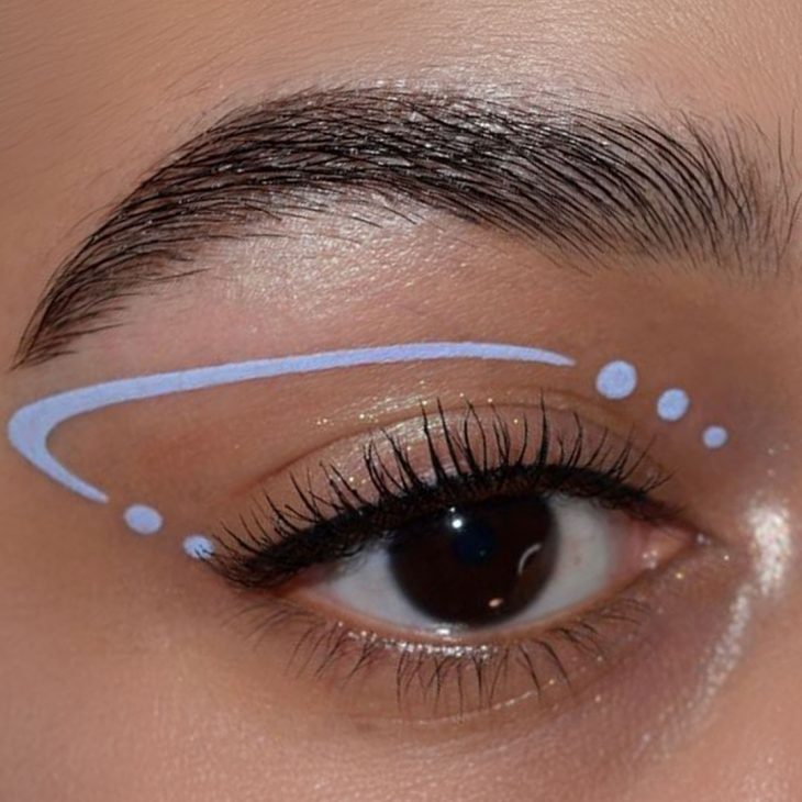 Graphic Eyeliner: Art on Your Eyelids