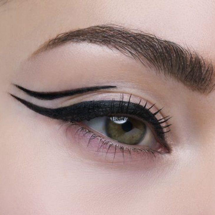 Double Winged Eyeliner: Twice the Drama!