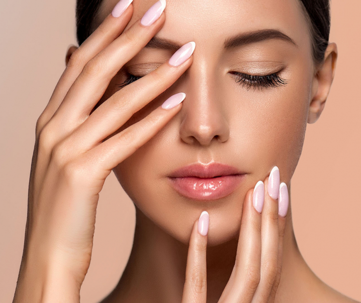 Master French Nail Art: DIY  French Manicure At Home