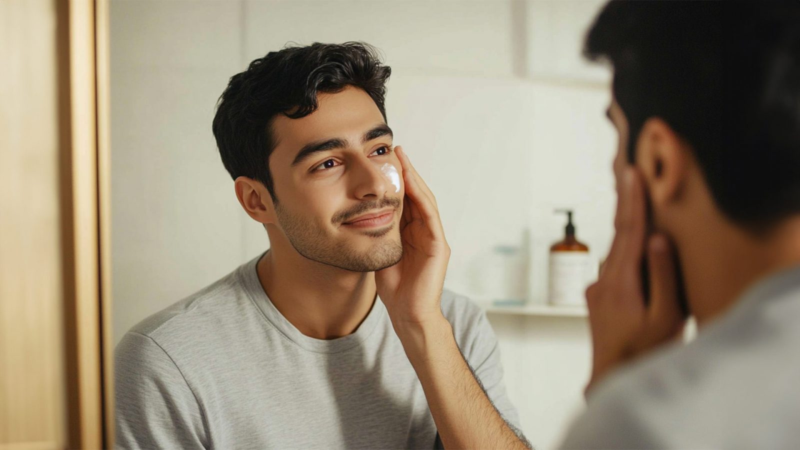 Guy using Shilajit on his face